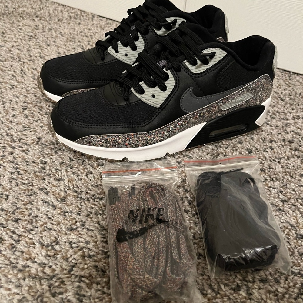 Nike Air Max 90 Space Hippie Size 6Y